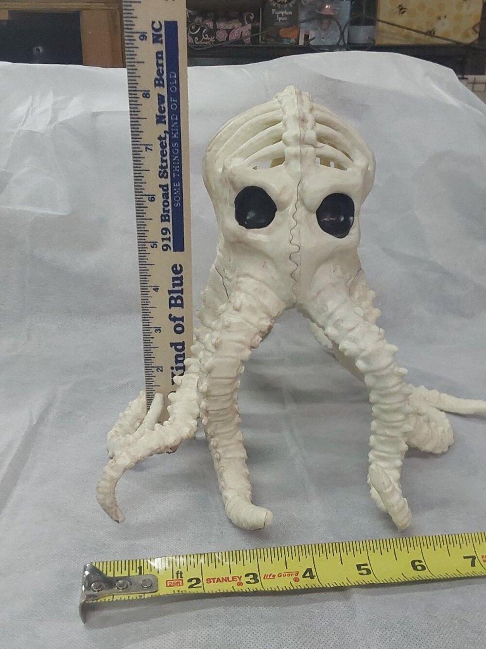 8 inch plastic creepy octopus alien skeleton